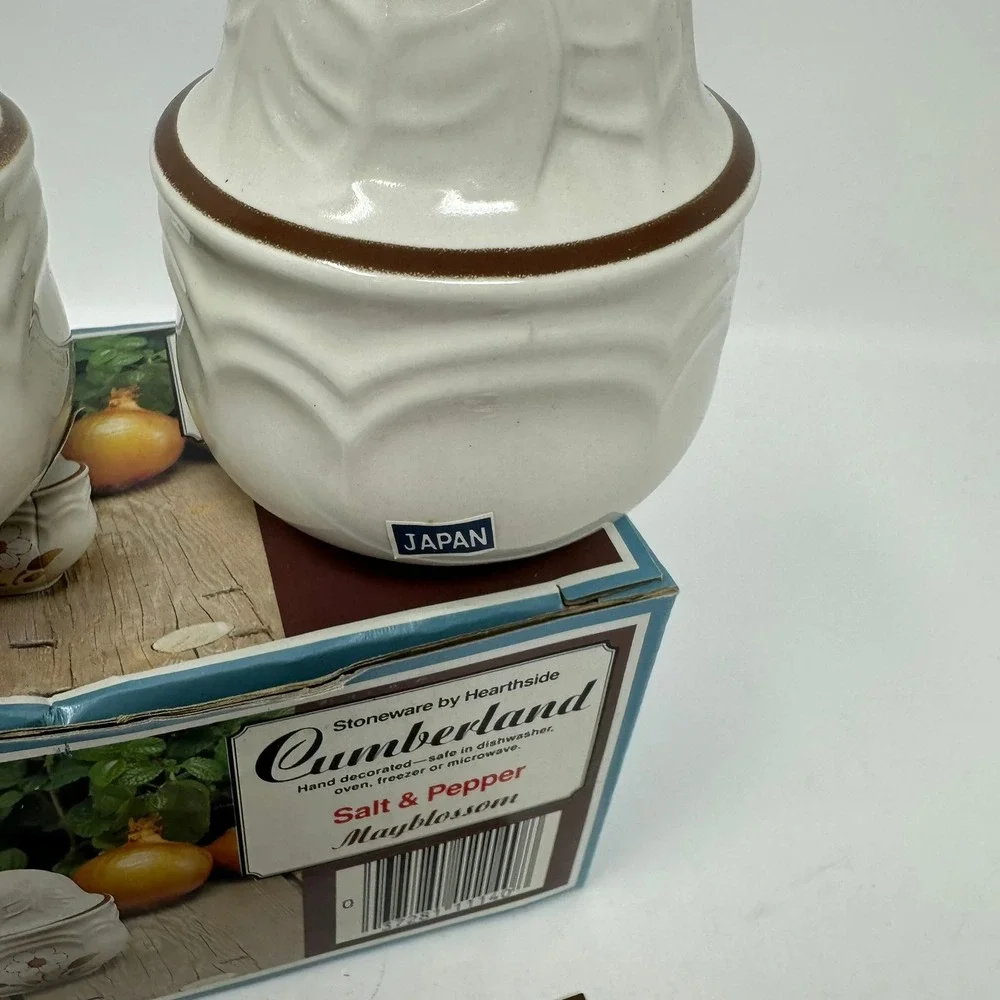 Hearthside Salt Pepper Shakers Unisex OS White Cumberland Mayblossom Stoneware